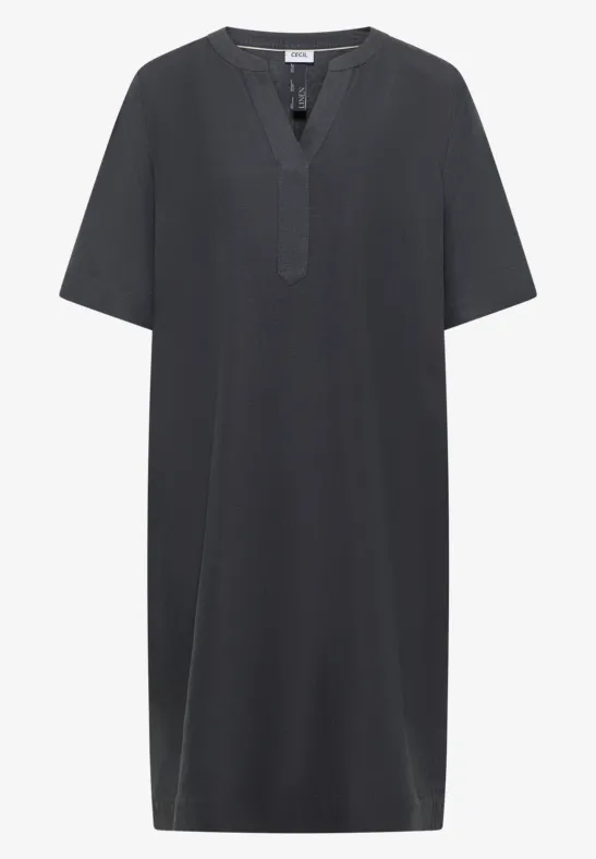 Schlichtes, knielanges dunkelgraues Kleid mit kurzem Ärmel und V-Ausschnitt, gerader Schnitt.