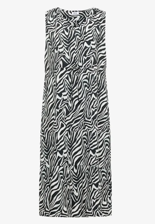 Robe longue sans manches imprimé zébré noir et blanc.