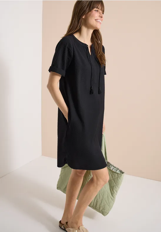 Knielange jurk in seersucker kwaliteit Black