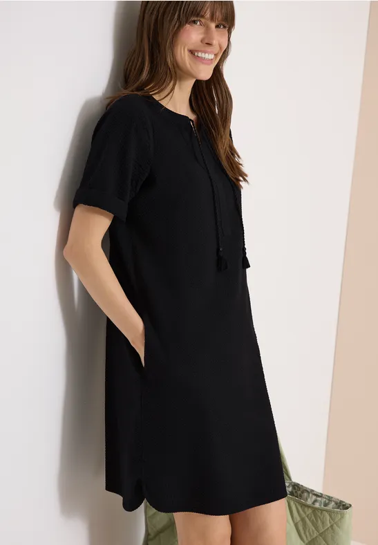 Knielange jurk in seersucker kwaliteit Black