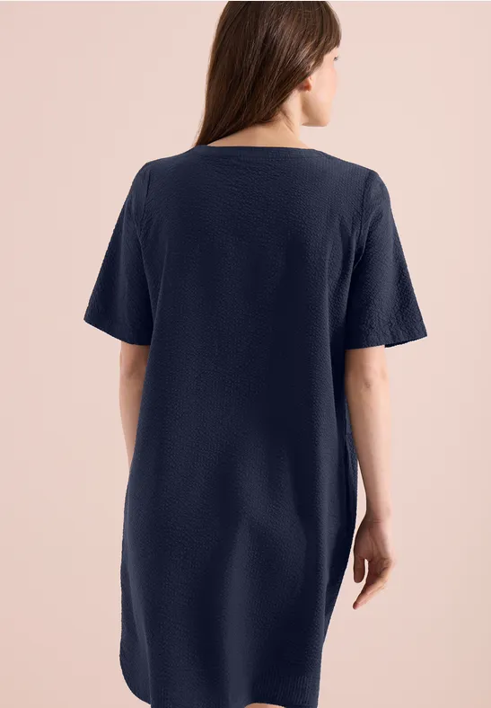 Knielanges Kleid in Seersuckerqualität universal blue