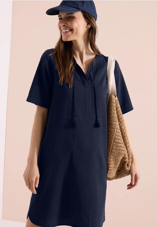 Knielanges Kleid in Seersuckerqualität universal blue