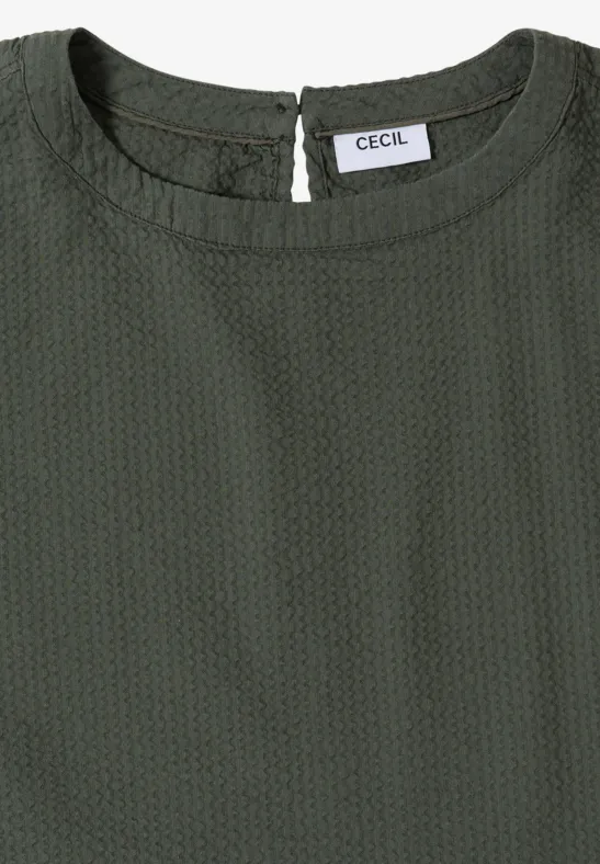 Dunkelgrünes, strukturiertes Oberteil mit Rundhalsausschnitt und sichtbarem Markenlabel "CECIL"
