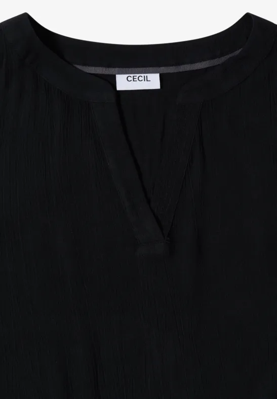 Schwarzes Damenoberteil mit dezentem Schlitz am Rundhalsausschnitt und CECIL-Label.