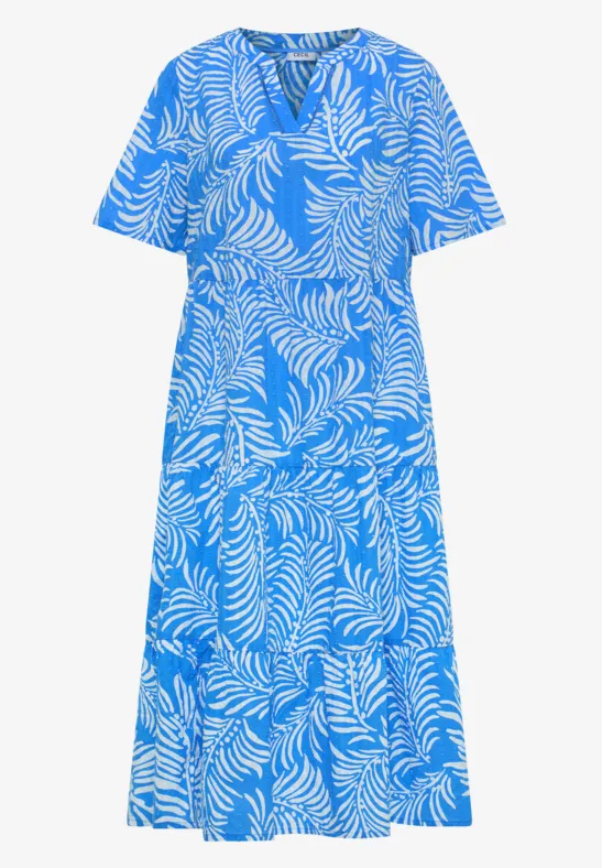 Blaues Midikleid mit weißem Blattmuster, kurzen Ärmeln und Rundhalsausschnitt.