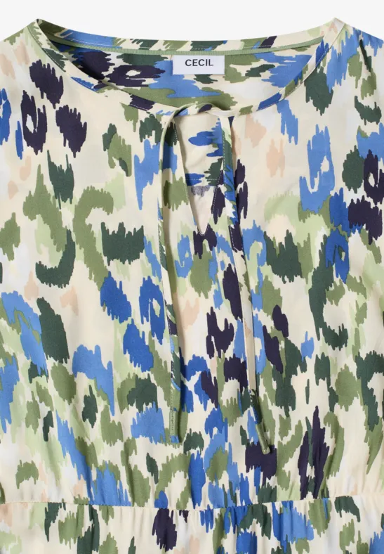 Ärmelloses Oberteil mit blau-grünem Camouflage-Muster und Bindeband am Rundhalsausschnitt.