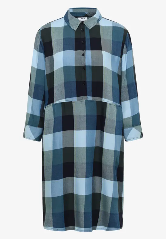 Robe chemisier ample à carreaux bleu-vert, manches 3/4 et patte de boutonnage sur le devant.