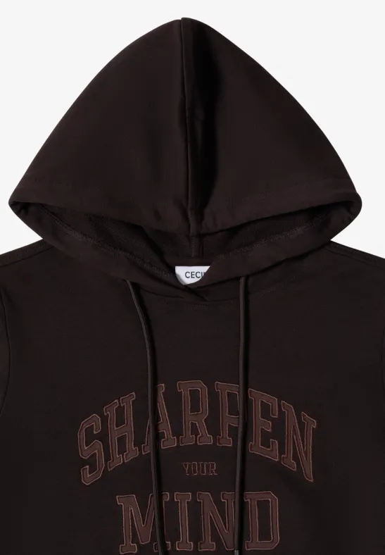 Zwarte hoodie met de opdruk 'Sharpen the Mind' in stoere letters.