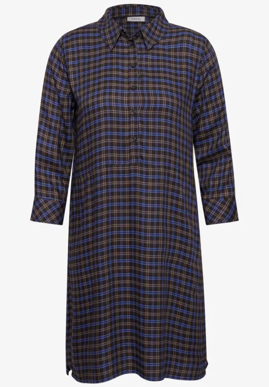 Halflange overhemdjurk met blauw-bruin ruitpatroon, klassieke kraag en driekwartmouwen.