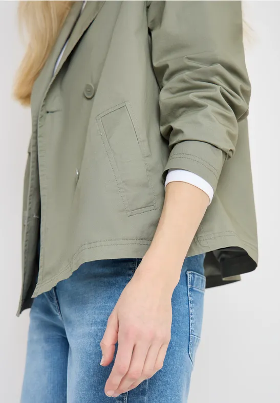 Trench-coat court chlorella green