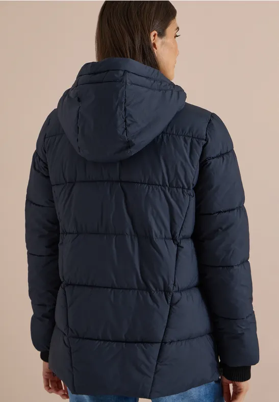 Dunkelblaue gesteppte Kapuzenjacke, Rückansicht