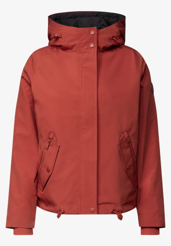 Rote Outdoor-Jacke mit Kapuze, Taschen und verstellbarem Saum.