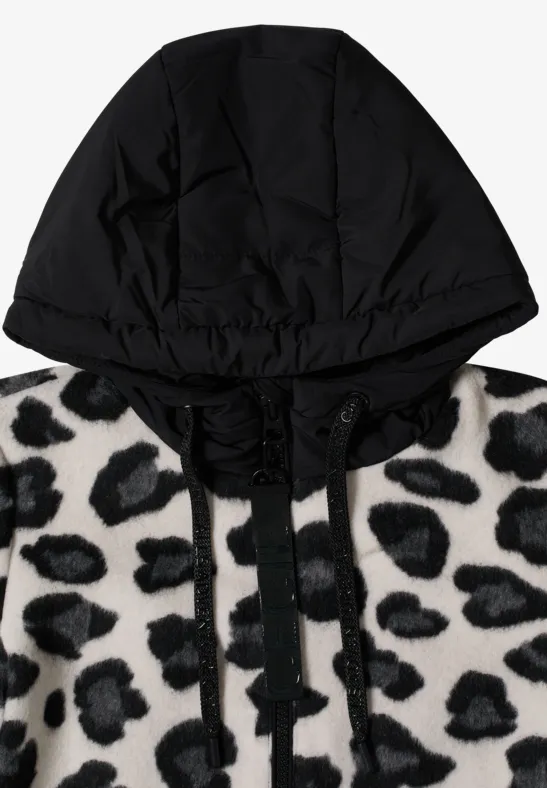 Schwarze Kapuzenjacke mit weißem Grund und schwarzem Leopardenmuster
