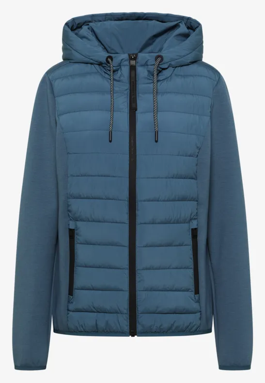 Blaue Kapuzenjacke mit gesteppter Front, Reißverschluss und seitlichen Taschen.
