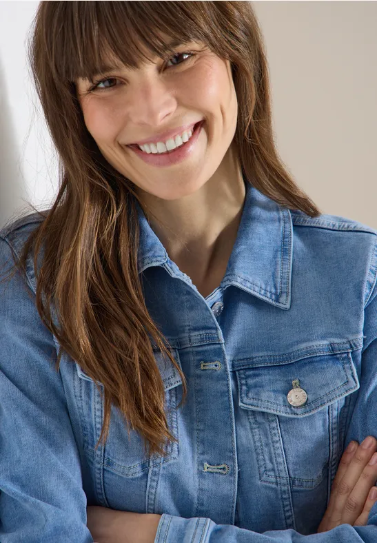 Jeansjacke mit Brusttaschen und Knöpfen light blue washed