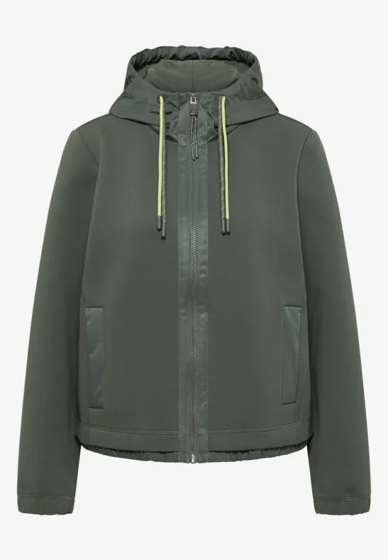 Olivgrüne Damenjacke mit Kapuze, durchgehendem Reißverschluss und seitlichen Taschen.