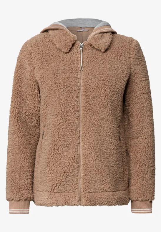 Hellbraune Teddyfleece-Jacke mit Reißverschluss und Kapuze.
