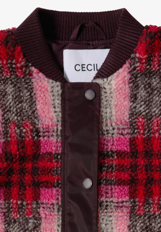 Ärmellose Jacke mit kariertem Muster in Rot, Pink und Grau, dunkelrotem Kragen und Druckknöpfen.
