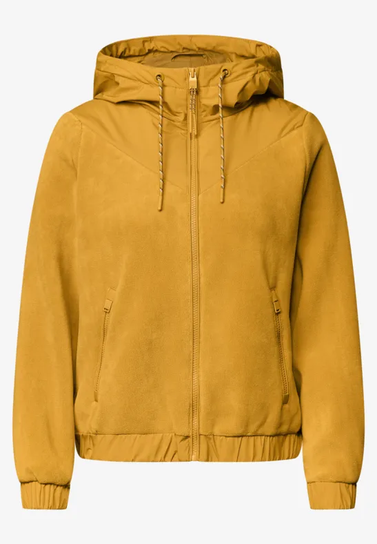 Senfgelbe Kapuzenjacke mit Reißverschluss, Kordelzug an der Kapuze, Taschen und elastischem Bund.
