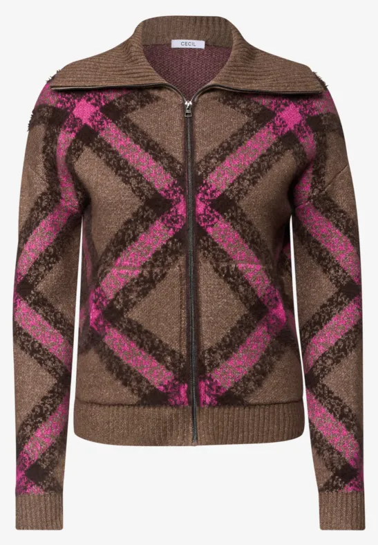 Brauner Strick-Cardigan mit Reißverschluss und rosafarbenem Rautenmuster.