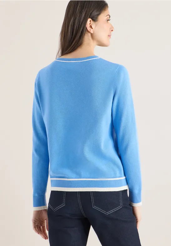 Pull avec détails contrastés fountain blue