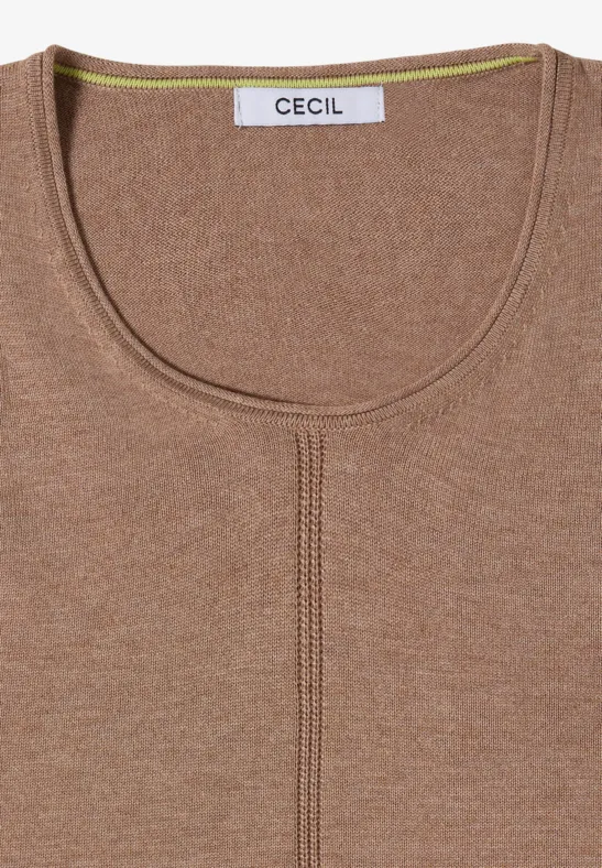 T-shirt femme beige à col rond, couture centrale et étiquette CECIL au dos