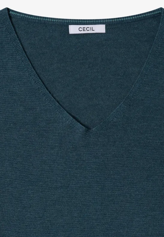 Tiefblauer Feinstrickpullover mit V-Ausschnitt und CECIL-Label am Nacken.