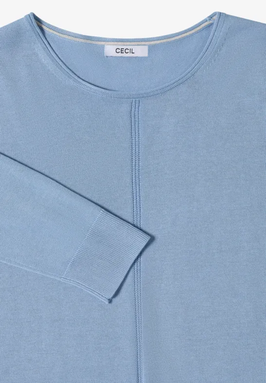 Hellblauer Pullover mit zentraler Naht und 3/4-Ärmeln
