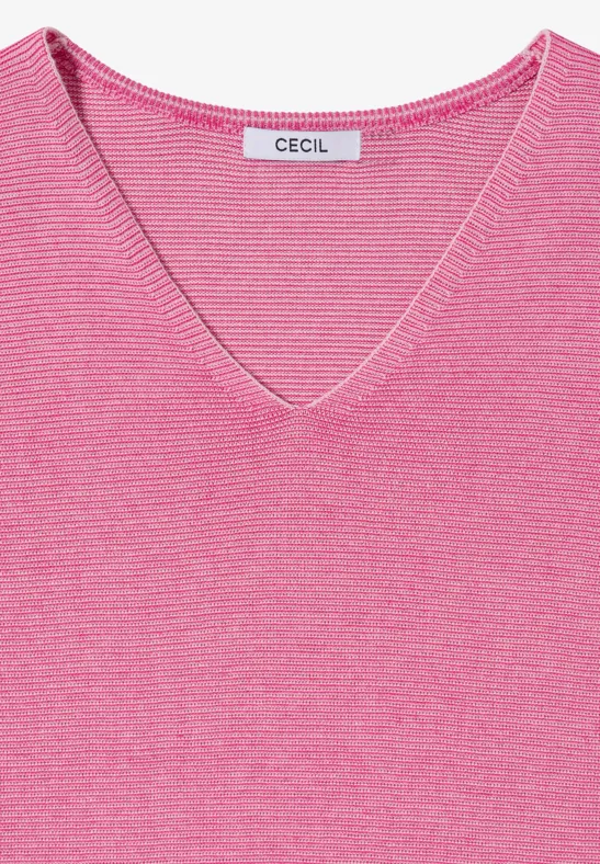 Pull rose à col en V avec texture fine.