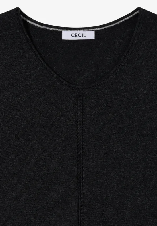 Schwarzes Shirt mit V-Ausschnitt aus weichem Stoff, Etikett 'Cecil' am Kragen.