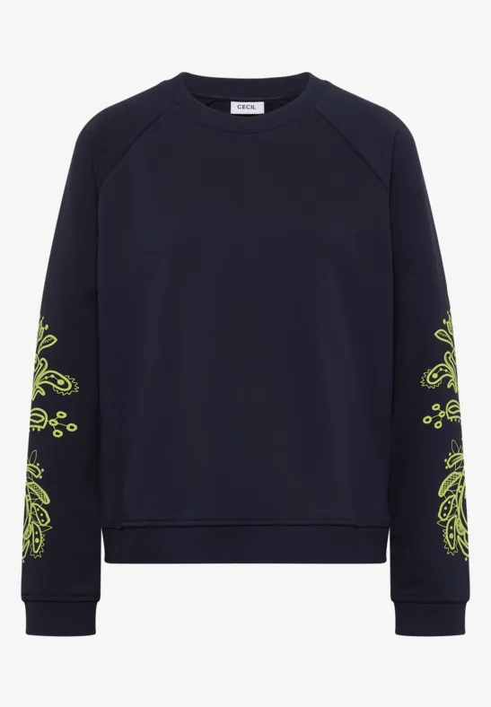 Dunkelblauer Pullover mit neongrünen Bandana-Mustern auf den Ärmeln.