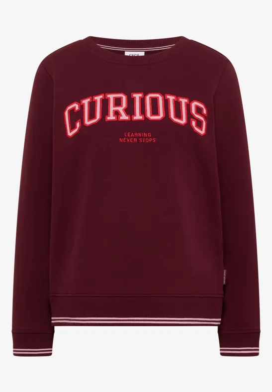 Bordeauxfarbenes Sweatshirt mit weißem Schriftzug 'CURIOUS' und dezenten Streifen an Bündchen und Saum.