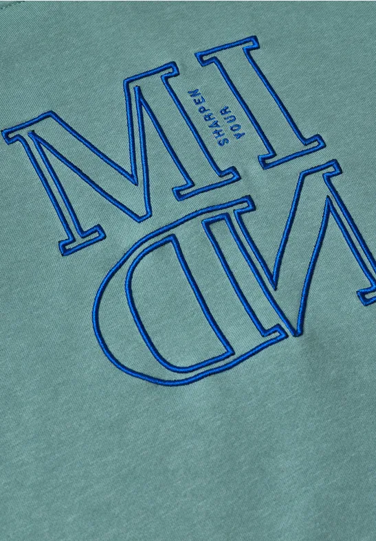 Mintgrünes T-Shirt mit großem blauen 'MID'-Schriftzug.