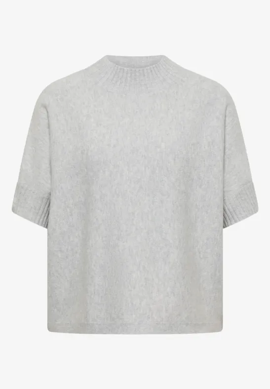 Graues Kurzarm-Strickshirt mit Rundhalsausschnitt und lockerem, kastigem Schnitt.