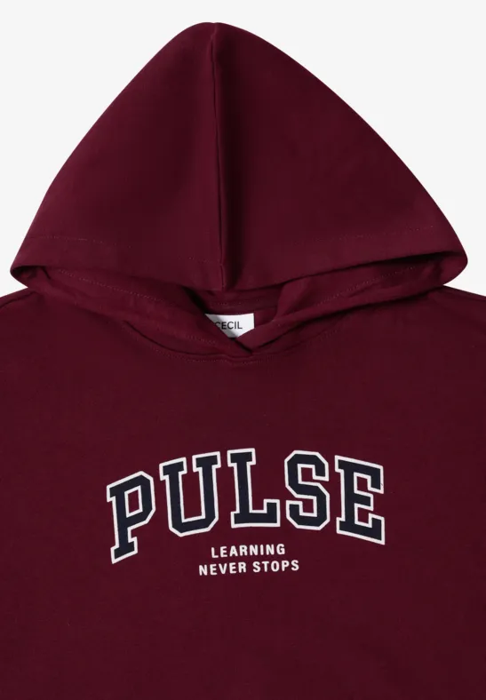 Sweat à capuche bordeaux avec l'inscription blanche 'PULSE' et 'LEARNING NEVER STOPS'.