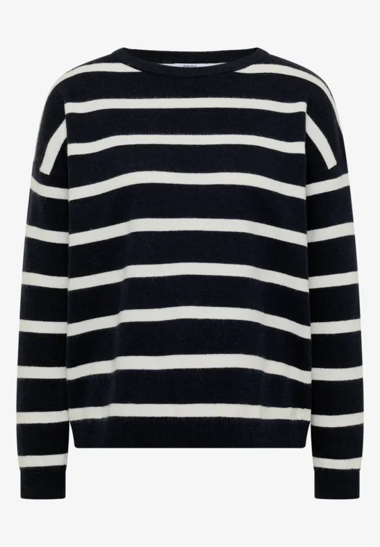 Dunkelblauer Pullover mit weißen Querstreifen.
