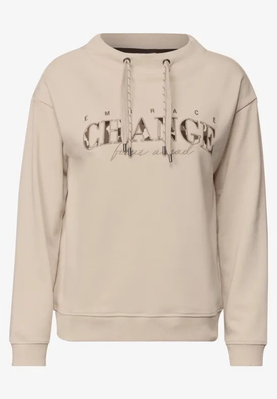 Beiges Sweatshirt mit Kapuze, Kordeln und Aufdruck 'CHANGE' in modernem Design.