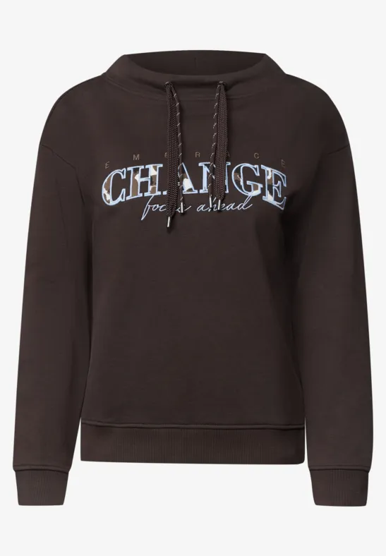 Schwarzer Kapuzenpullover mit Kordelzug und weiß-blauem Schriftzug 'CHANGE for the better'.