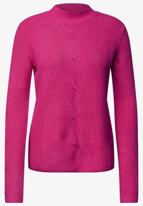 Ein pinker, langärmliger Rundhalspullover aus grobem Strick.