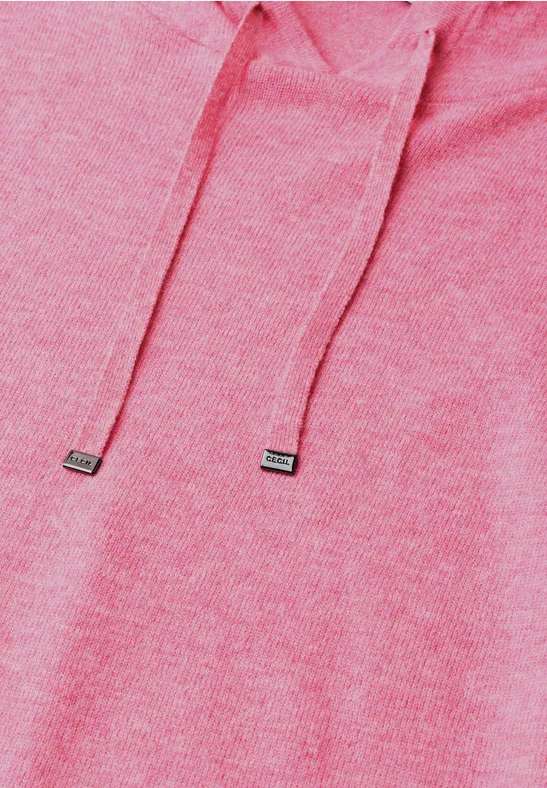 Nahaufnahme eines rosa Kapuzenpullovers mit Kordelzug und weicher Textur.