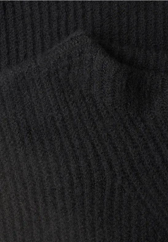 Schwarzes, geripptes Strickmaterial mit feiner Struktur.