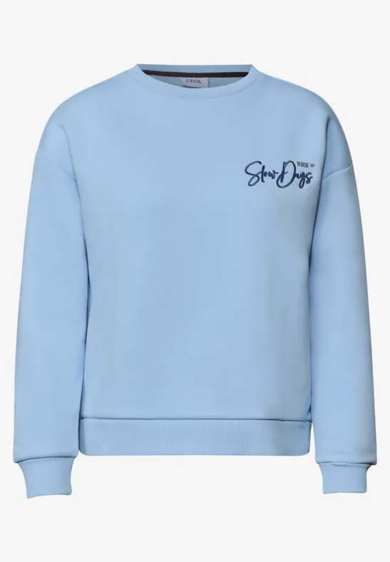 Hellblaues Sweatshirt mit Rundhalsausschnitt und kleinem „Sea Dive“-Logo auf der Brust.