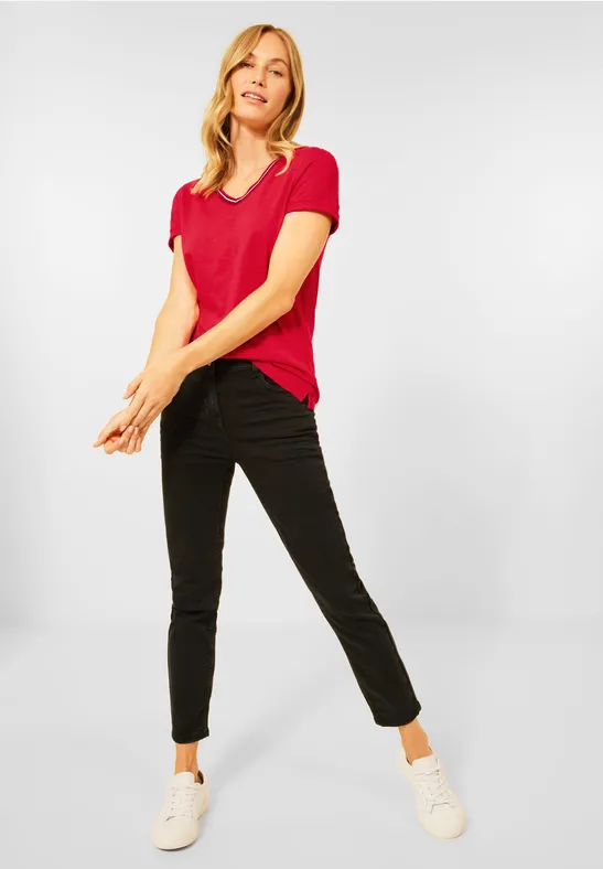 T-Shirt mit V-Ausschnitt hot red