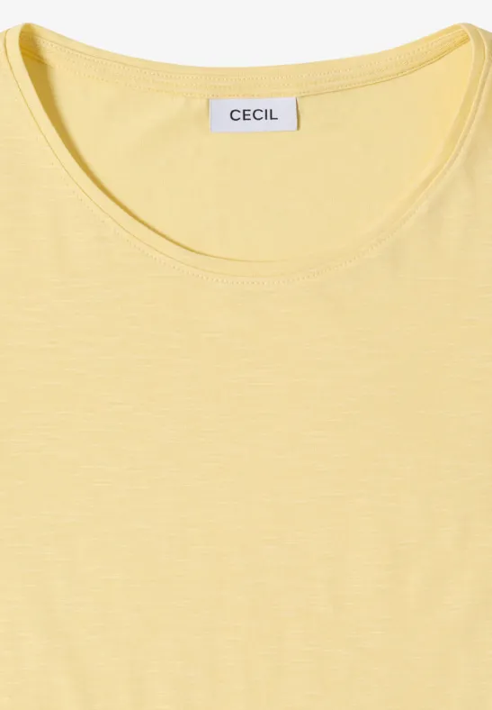 Geel, eenvoudig T-shirt met ronde hals en korte mouwen.