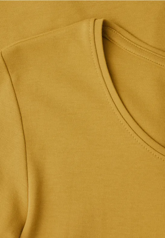Ockergelbes T-Shirt mit Rundhalsausschnitt und kurzen Ärmeln