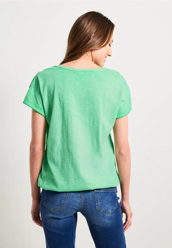 T-shirt in gewassen look fresh green
