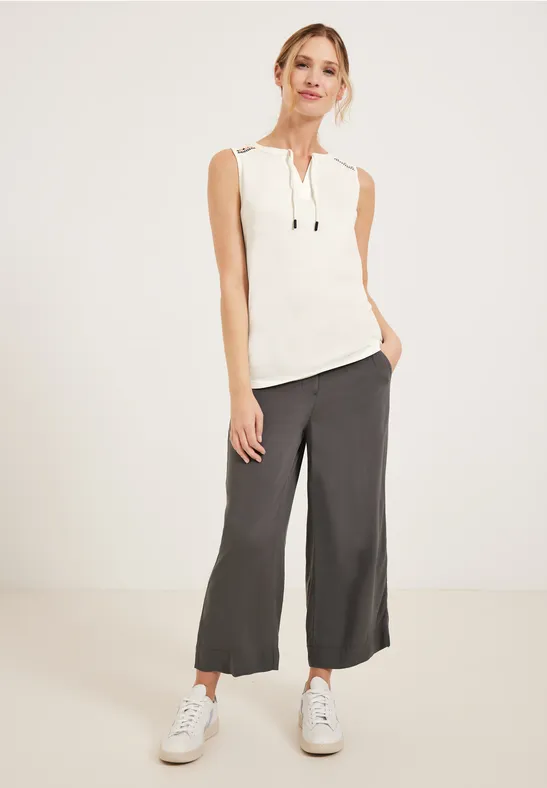 Top mit Stickereidetail vanilla white