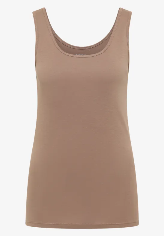Ein schlichtes ärmelloses Damenoberteil in Beige.