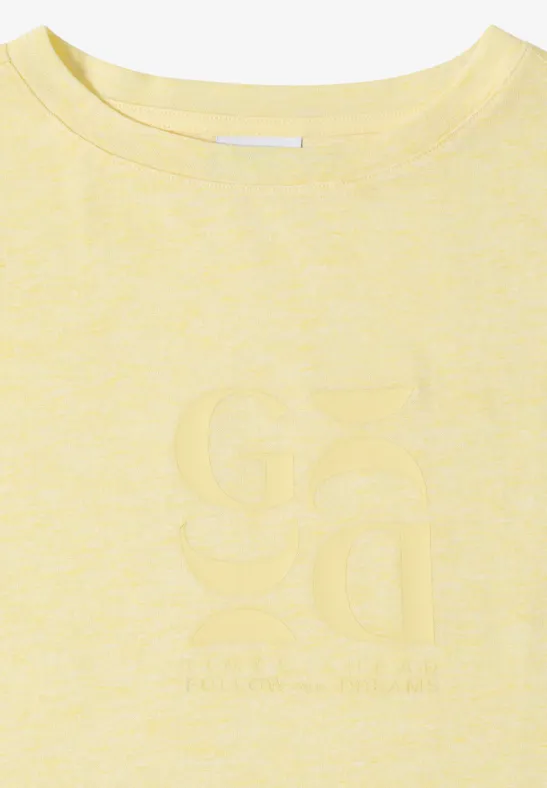 Hellgelbes T-Shirt mit Rundhalsausschnitt und dezentem Markenprint auf der Brust.