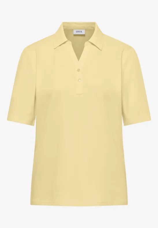 Helles gelbes Poloshirt mit kurzem Arm und drei Knöpfen am Kragen.